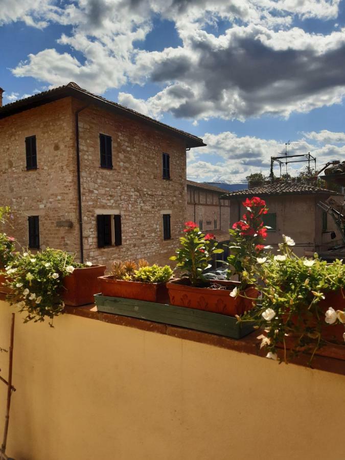B&B La Casa Di Alice Foligno Exterior photo